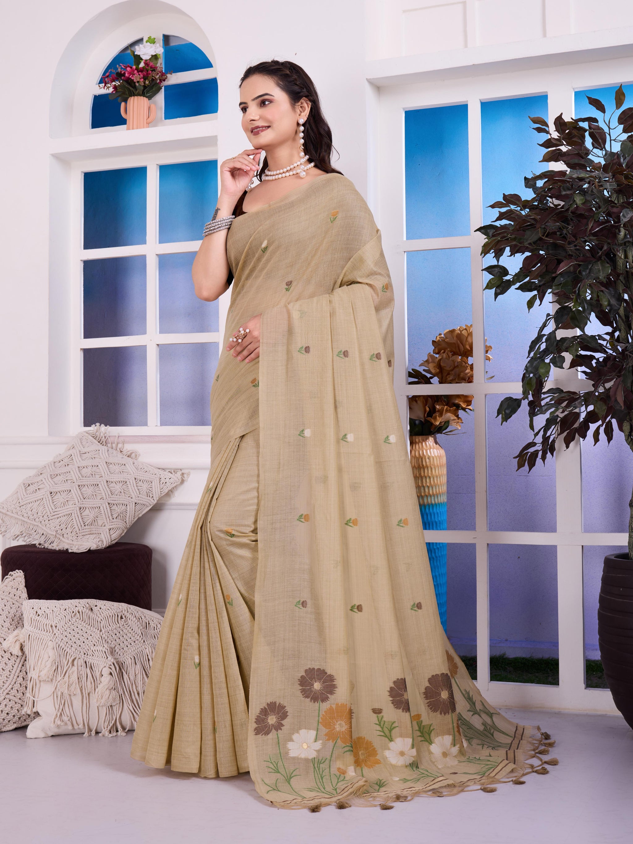 Giya Ashen Beige Muga Cotton Jamdani Saree With Contrast Blouse