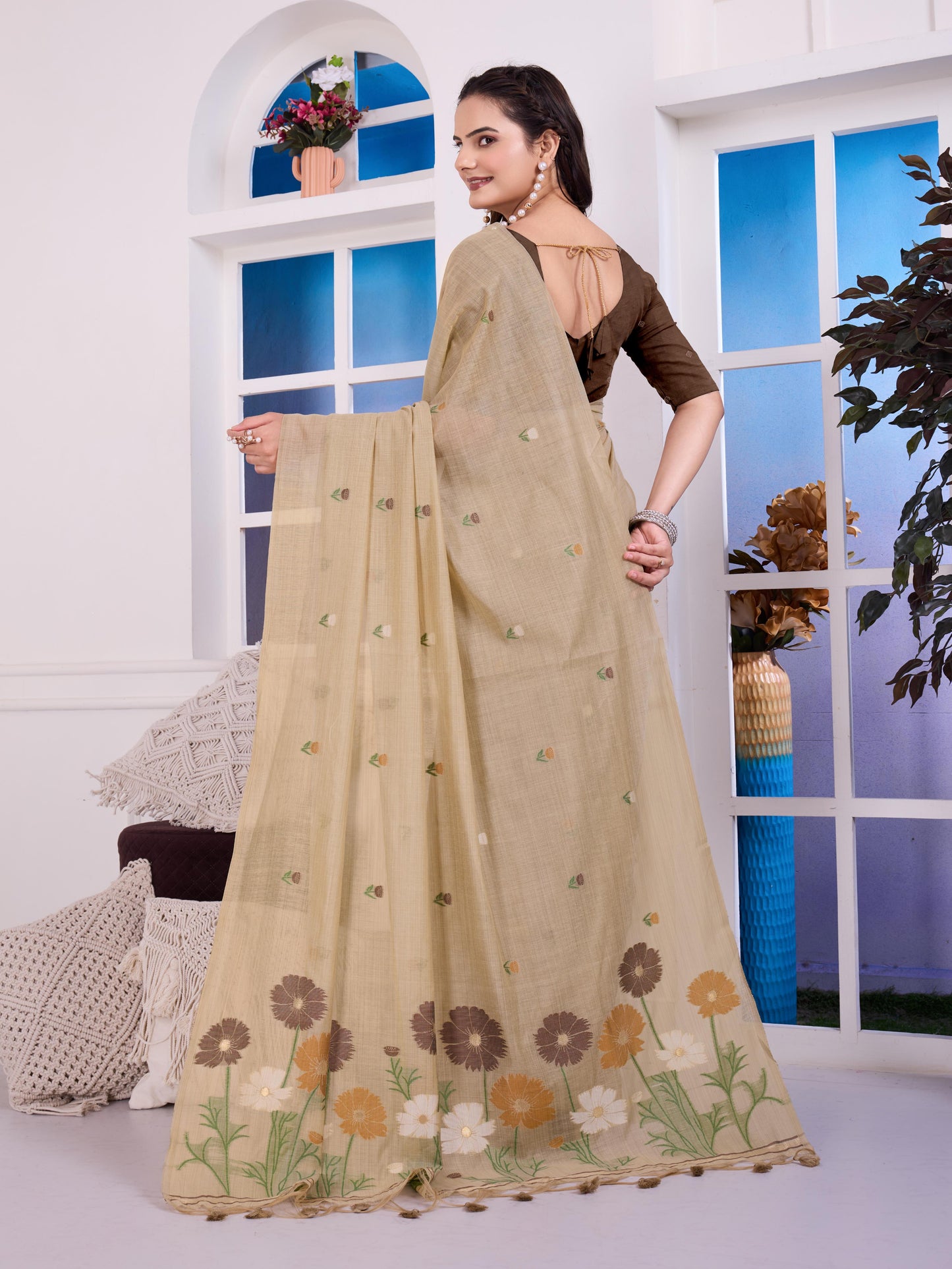 Giya Ashen Beige Muga Cotton Jamdani Saree With Contrast Blouse