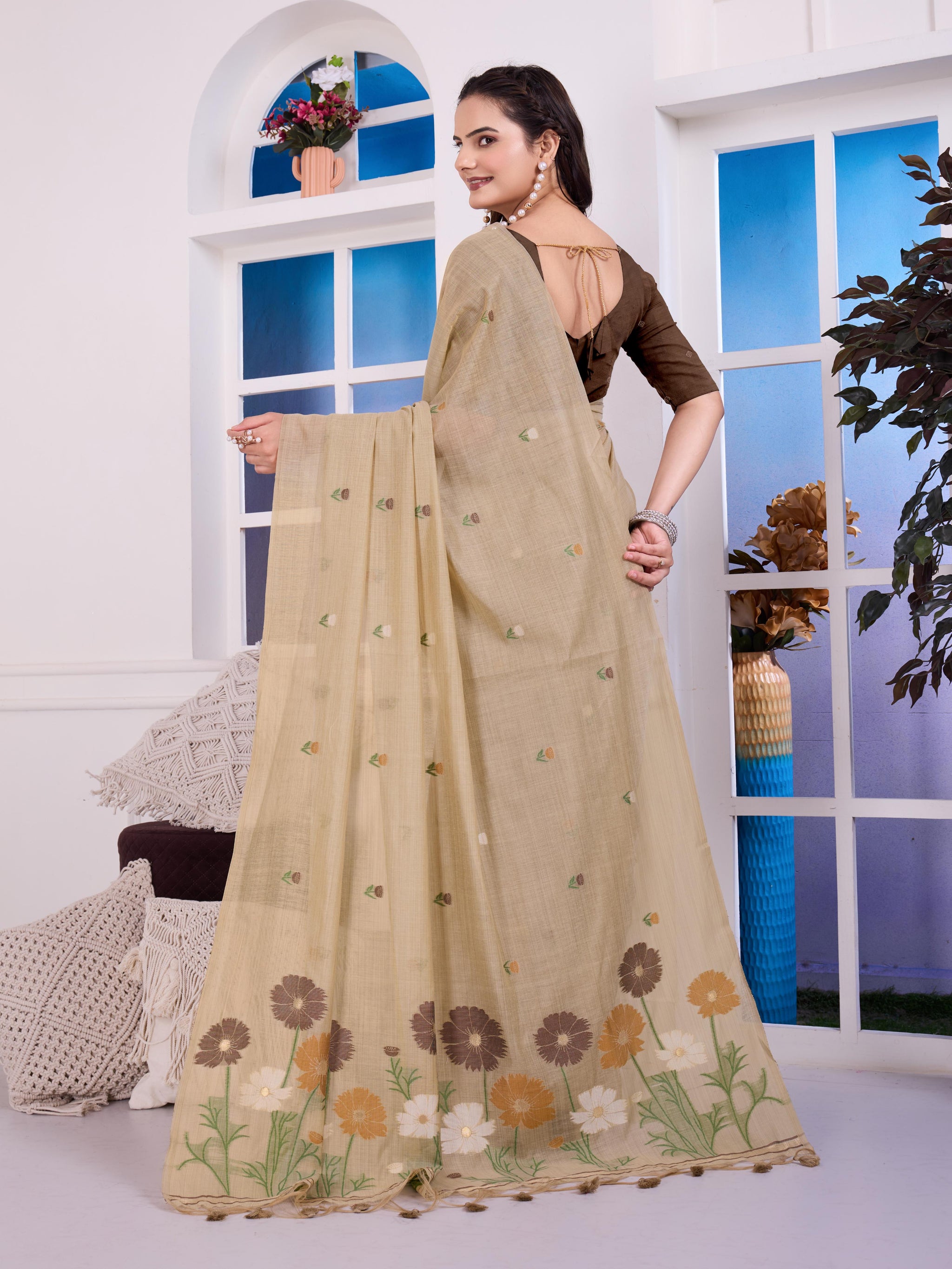 Giya Ashen Beige Muga Cotton Jamdani Saree With Contrast Blouse