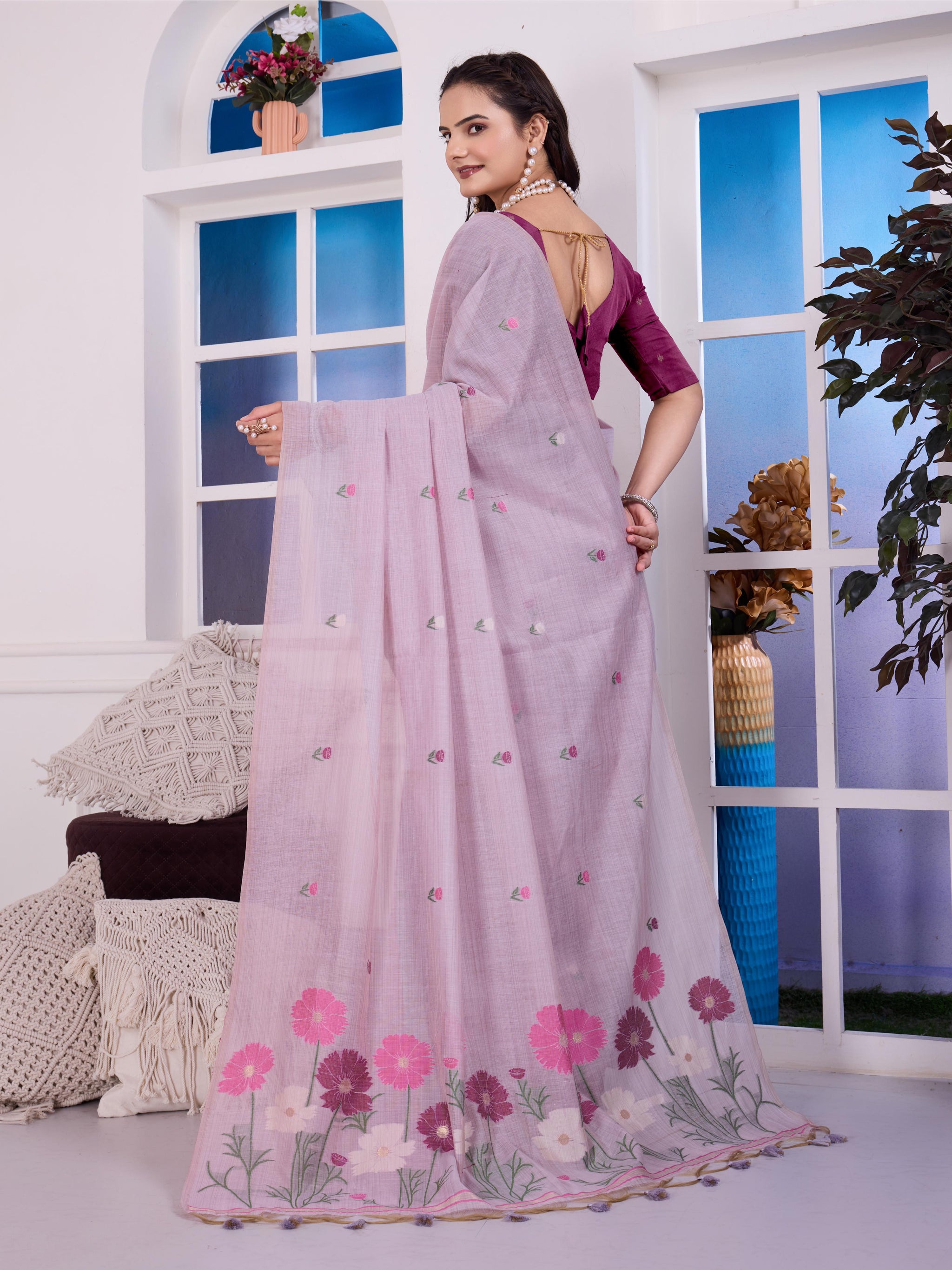 Giya Veil Lavender Muga Cotton Jamdani Saree With Contrast Blouse