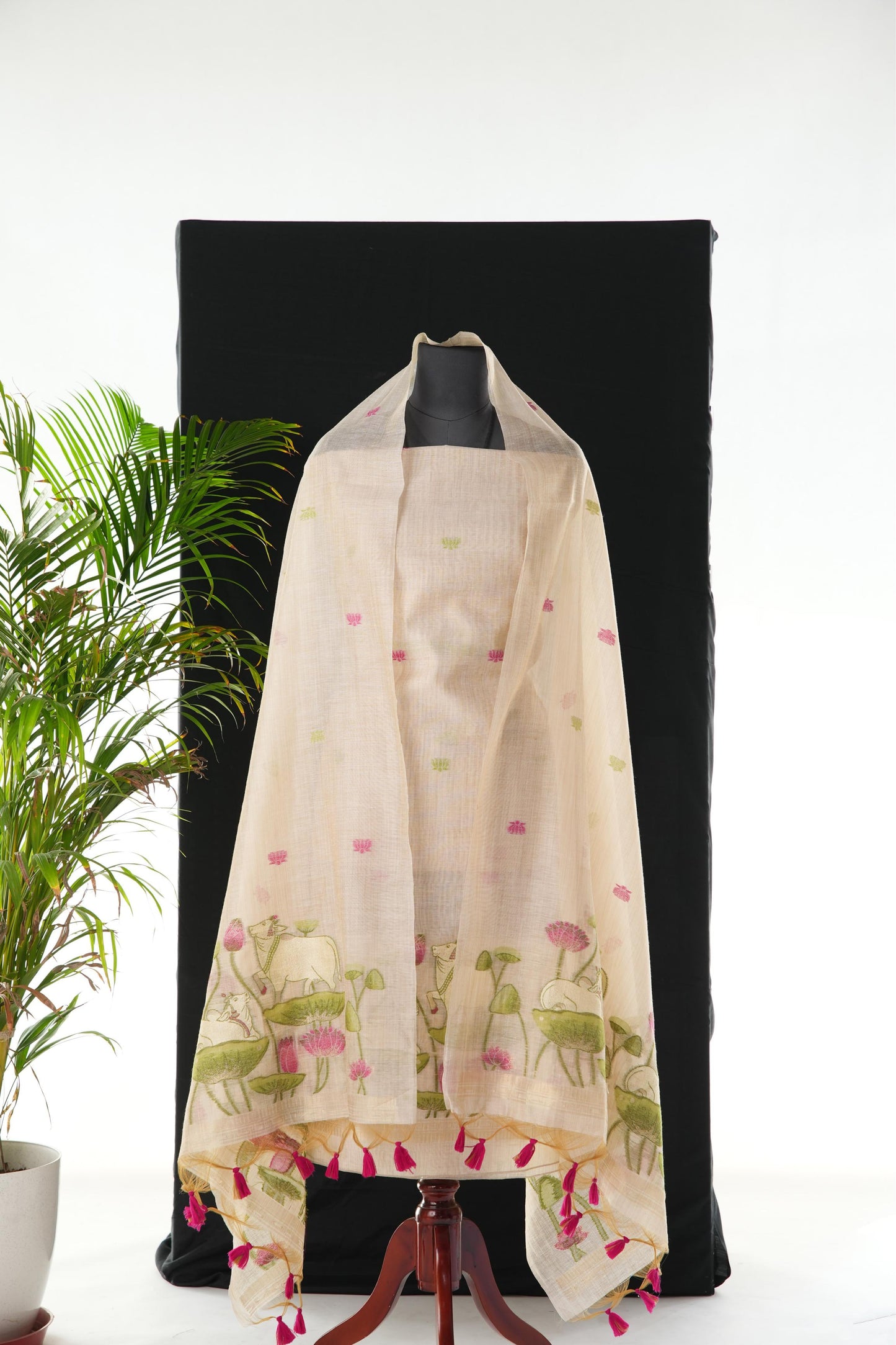 Contemporary Florals Off- White Muga Cotton Pichwai Jamdani Unstitched Suit Set