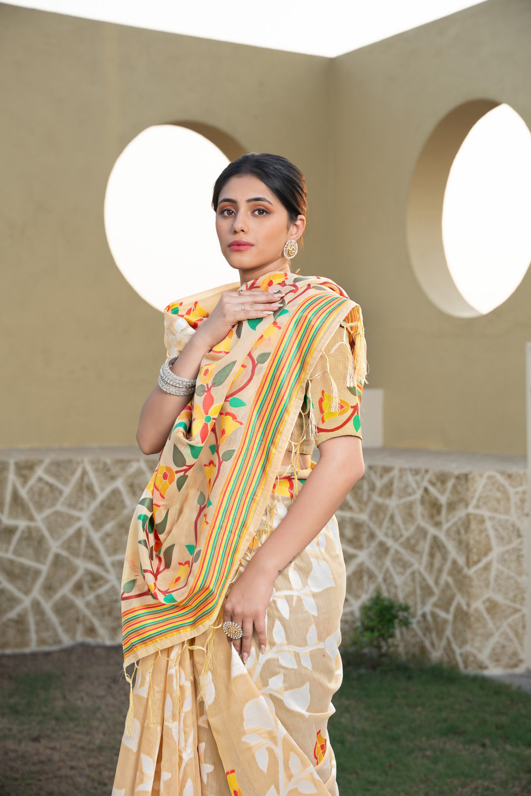 Kaashi Beige Cotton Jamdani Saree