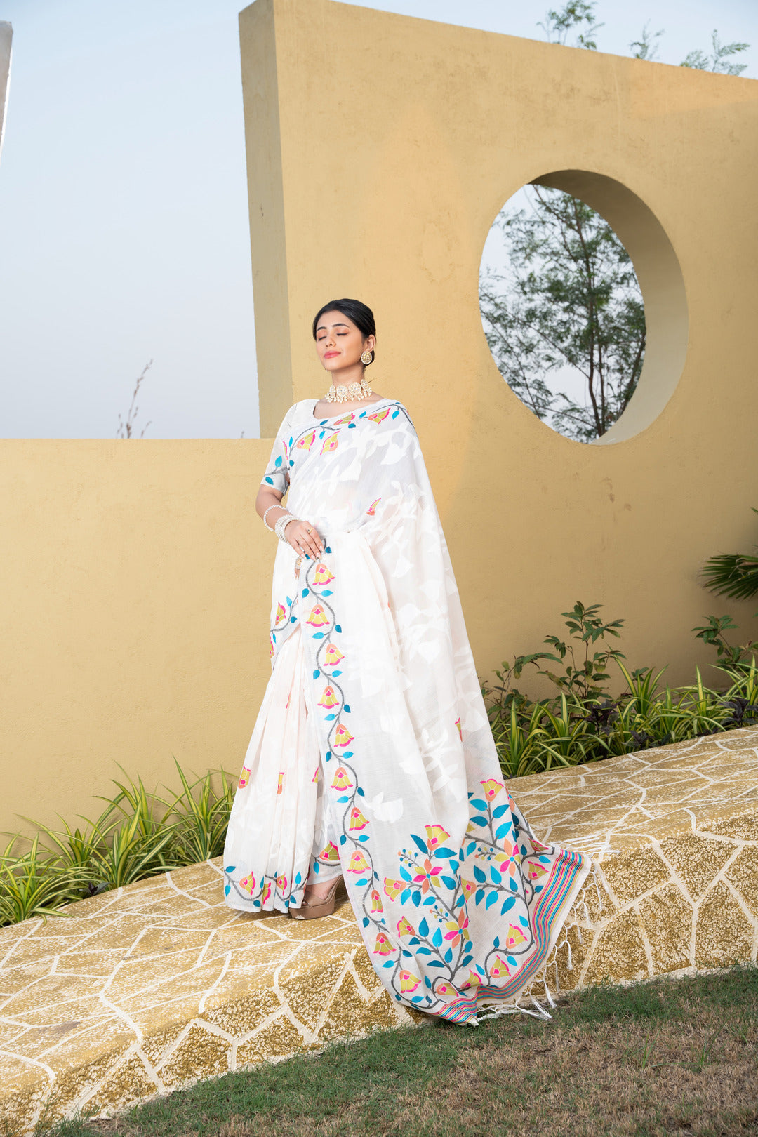 Kaashi White Cotton Jamdani Saree