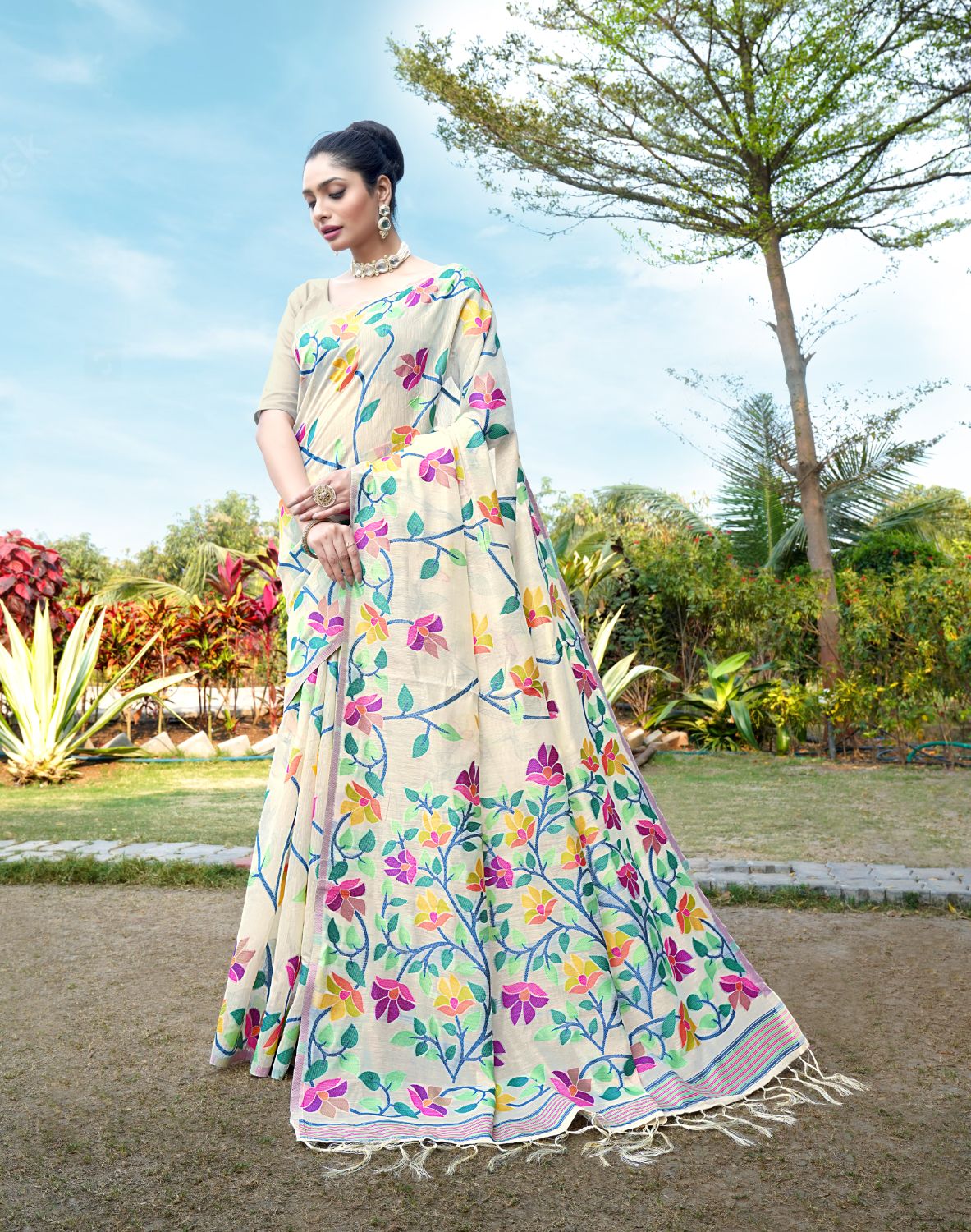 Karvaah Off-White Soft Cotton Jamdani Saree