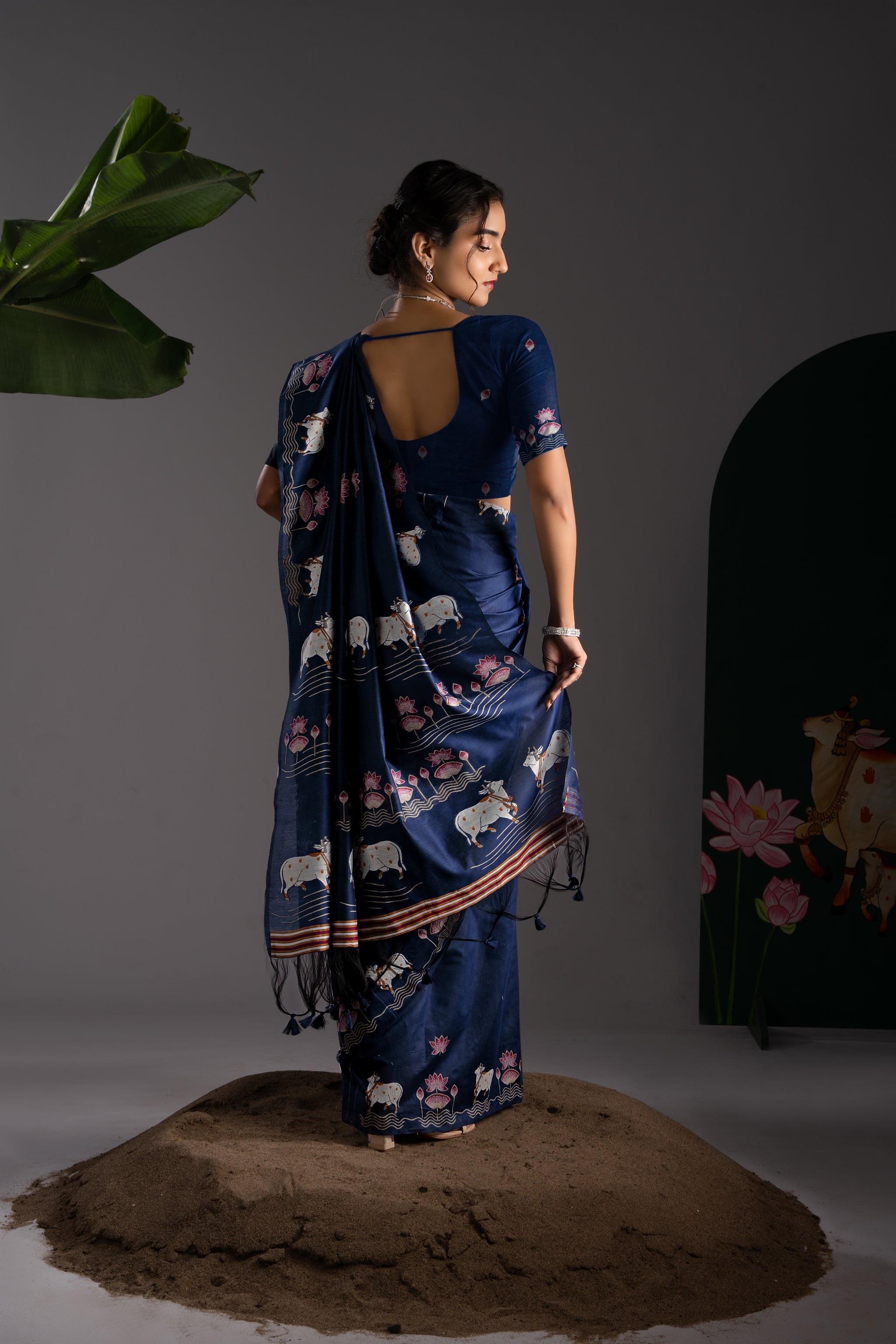 Nandika Navy Muga Cotton Jamdani Pichwai Saree With Unstitched Blouse Piece